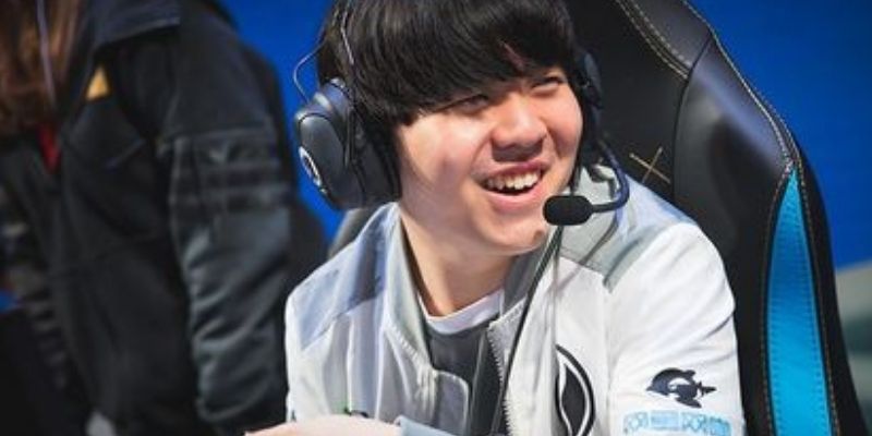 Rookie - Người đi giữa tại Invictus Gaming